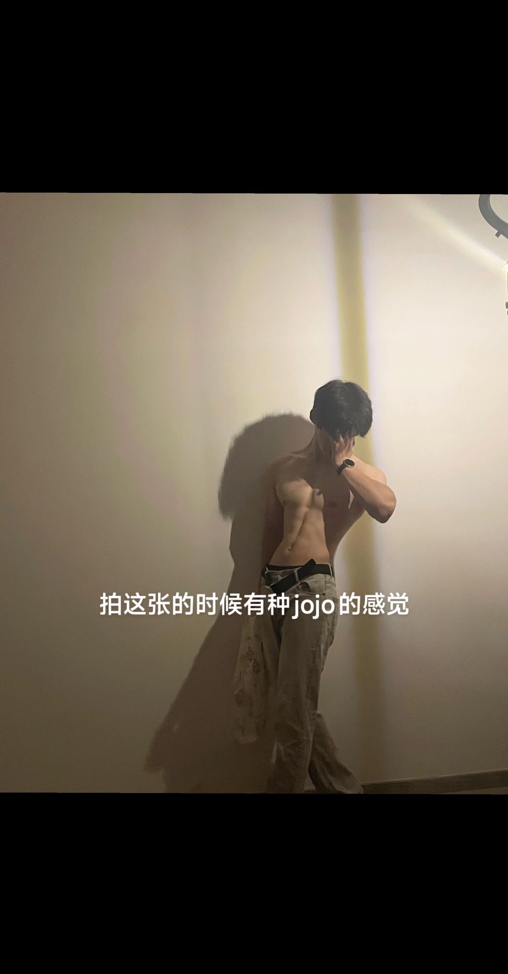 我只是看似自由自在 想去哪就去哪 是追风少年 是成熟又年少有为但其实无依无靠只能靠着自己去努力做好多事情结果偏偏我也不争气做什么也没有成功 我帮了好多人唯独就无论如何都不能帮帮我自己 我一直都在努力让自己活的自由活的更独立活的更开心自在做好多好多事情结果救人发现会被讹和污蔑 反家暴叫做背刺男性 救猫埋猫叫做起号 到头来我还是没有一天为自己而活于是我总说想出去走走去散散心但其实是各种相互矛盾的事情担在我的身上让我压根不知道怎么活了