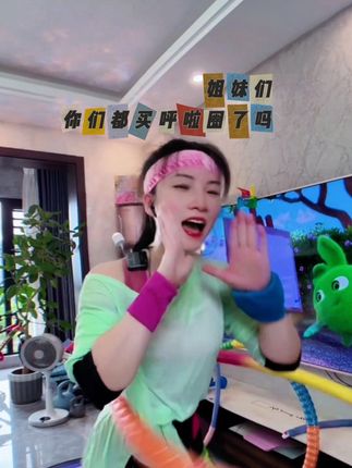 #dou上热门 还有什么能比转呼啦圈更开心呢!#呼啦圈转起来 #运动 #变美变瘦变好看 @抖音小助手