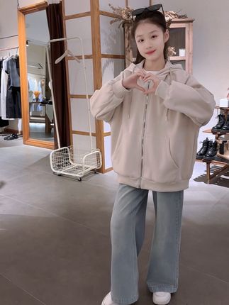 13年的小龙女,身高152体重65斤.衣服试穿160码.同龄孩子你们家身高体重是多少