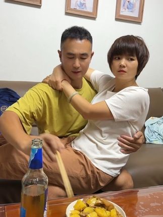 这女人不吃也不喝,到底想干啥#姜嫂 #哄媳妇 #夫妻日常
