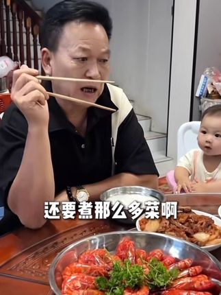 晚上吃太饱了来一包西梅汁,早上起床我也喝一包 爱大吃大🍺吃宵夜的姐妹看过来了#bioe西梅纤维果汁饮料 #西梅汁 #西梅汁测评 #仙女都在喝什么 #笑笑姐