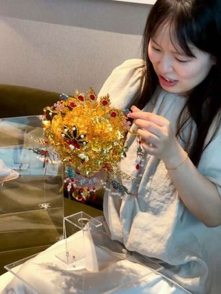 亲手做凤冠金色棒花送你出嫁,送礼物路上满满的心意“凤冠霞帔 ,十里红妆”送你出嫁#手工diy #凤冠 #手棒花 #结婚 #新娘手捧花