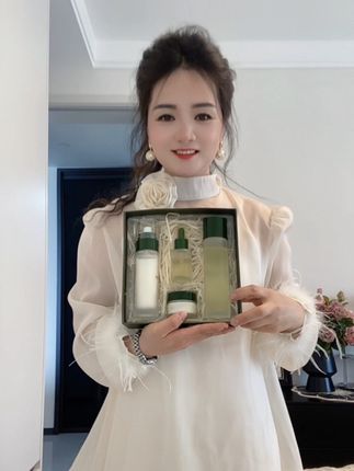 不知道怎么选护肤品,经常熬夜的姐妹,积血草熬夜四件套,补水清爽保湿提亮,男女通用#好皮肤痒出来#护肤#一起变好看