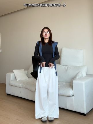 早秋白裤子!宽松裤子太舒服啦! #白色阔腿裤 #白色牛仔裤 #简约穿搭 #简约穿搭 #舒适穿搭