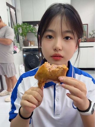 三个口味的卤味大鸭腿,个头真的超大!卤的也特别入味,一口咬下去全是肉#大鸭腿 #鸭腿 #卤味 #开袋即食 #妈呀太香了