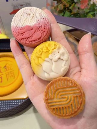 中秋佳节,送刻凡黄金万两双层提篮月饼礼盒,多种口味,广式流心诱人!#中秋节#月饼#礼盒#太好吃了#快来一起尝个鲜