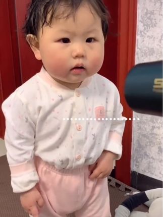 老瑶害怕呼呼机#瑶一瑶小肉包 #瑶一瑶表情包 #宝宝辅食 #宝宝穿搭 #吹风机