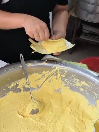 给你们来一个做玉米馍馍的慢动作@抖音电商规则中心 #嫩玉米馍馍 #纯手工制作真材实料 #传统美食