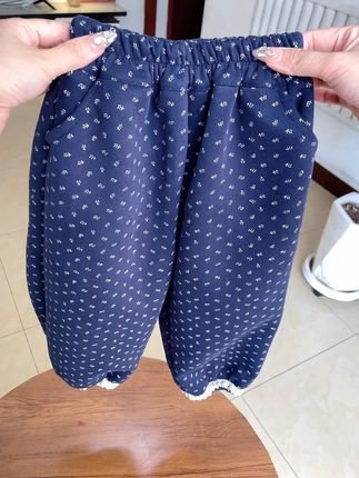 巨高品韩系复古小裤子、面料柔软舒适,透气,关键价格也很给力。#高品质童装 #女童穿搭 #女童裤子 #生女儿就是用来打扮的 #面料柔软舒适