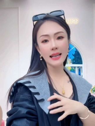 #高级穿搭 早秋新款小个子短款皮衣外套女不规则拼接设计软蛋白PU皮衣外套女#气质范 #穿搭搭配 #搭配日常 #今日穿搭 @DOU+小助手 @DOU+上热门
