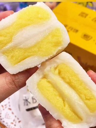 榴莲冰皮月饼软糯香甜,Q弹爽滑,一口拉丝,榴莲味浓郁,作为早餐代餐零食下午茶都不错#口感特别好#零食推荐#早餐#代餐#妈呀太香了