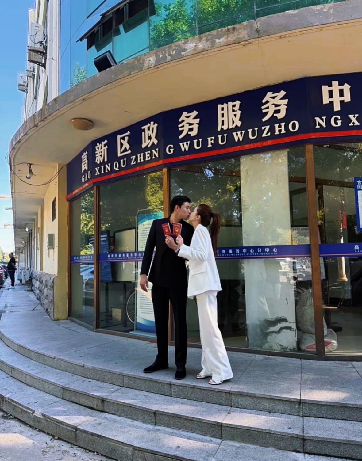 兄弟们,先走一步了,明天是我人生中最重要的时刻,,你们会祝福我吗? 希望你们每人一单,我准备的礼物