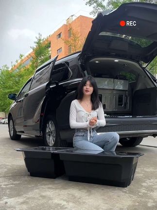 赛那格瑞维亚后备箱收纳盒 虽然只是一个简单的后备箱储物盒,但是合理的利用空间能更好更多的储物