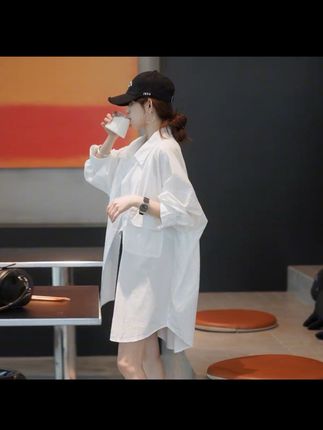 慵懒风休闲轻薄白色衬衫女款2025新款夏季中长款遮屁股防晒外套潮#夏季新款 #慵懒风穿搭 #中长款休闲风衬衫@巨量千川