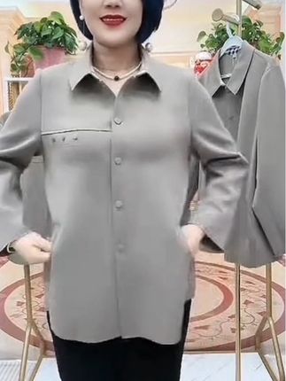 2025新款时尚大码减龄款妈妈装翻领百搭春秋宽松休闲长袖高档外套#谁穿谁好看 #面料柔软舒适 #高端大气上档次这也太漂亮了 #气质女神范儿 #穿出自己的风格