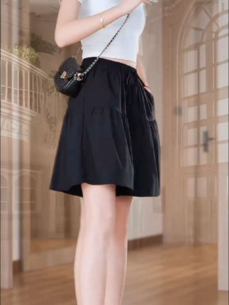 #暑假出游穿搭 #夏季穿搭 这样穿简直太方便了又舒服又凉快时尚洋气显瘦又实惠冰丝皱麻五分群裤