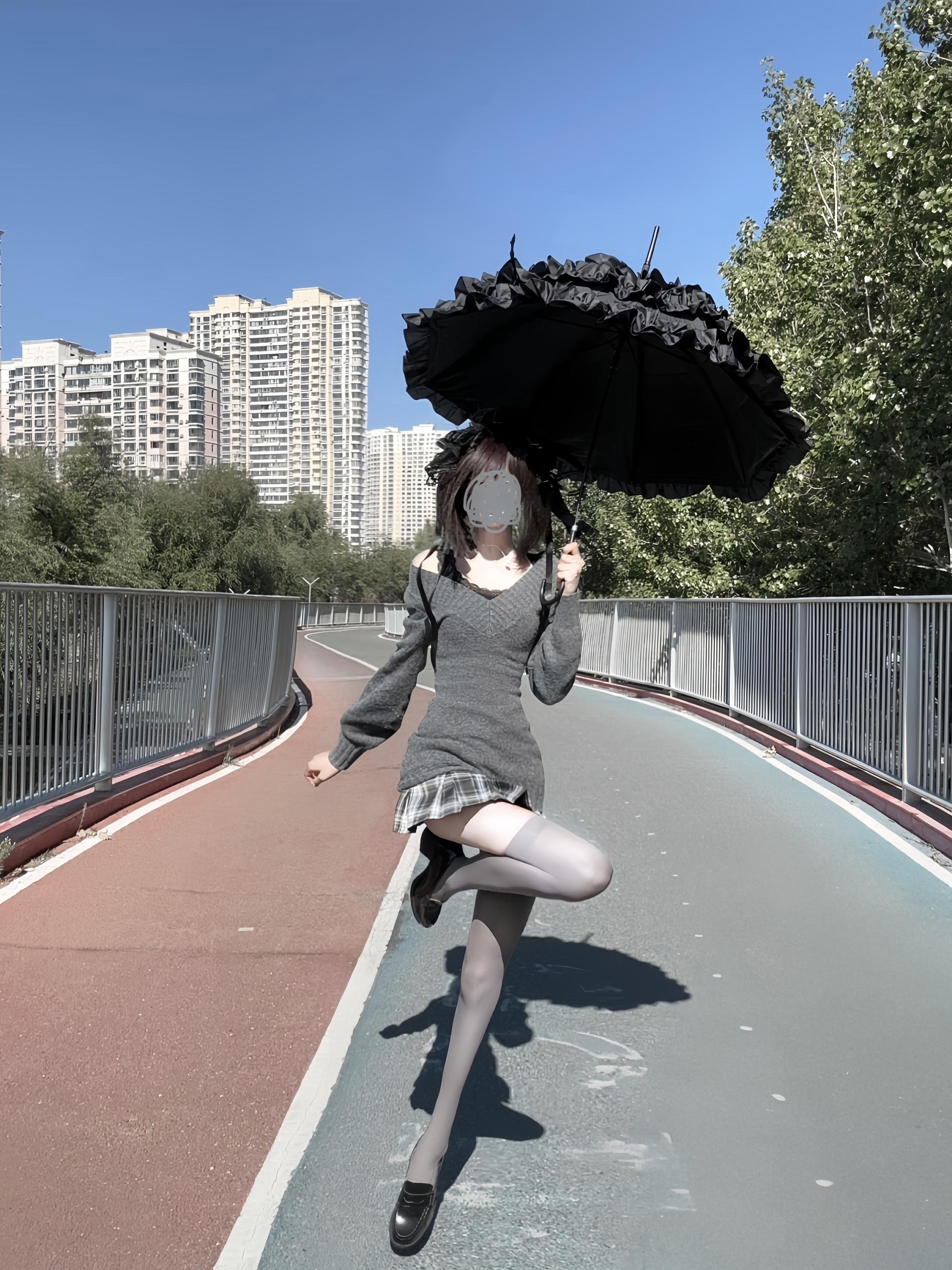 如小猪点水般轻盈。#短发 #萌妹子