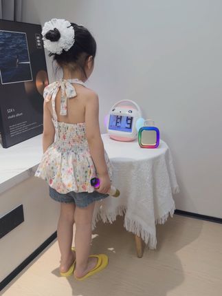 爸爸 努力挣钱,妈妈 用爱陪伴,职责不同 爱相同,毕竟 孩子的成长,爱和💰缺一不可,#宝妈带娃 #创作者中心 ,#童装 #生女儿就是用来打扮的 #骗你生女儿