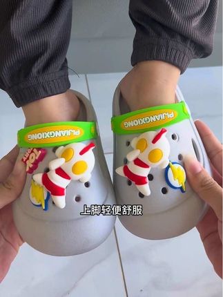 一定要给你家宝贝安排这个软乎乎萌萌哒的奥特曼洞洞拖鞋,巨好穿!孩子喜欢的都舍不得脱下#儿童凉鞋#儿童卡通洞洞鞋#宝宝鞋子 #超便宜超划算