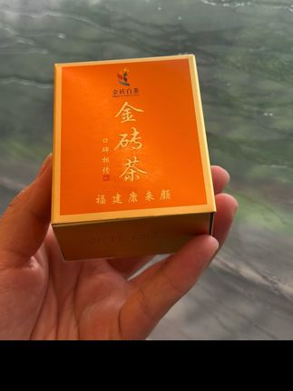 秋季的风变了性情,灼烧的树叶变的通红,衣衫添了厚度,心境也怅惘的平和。#茶生活 #康来颜