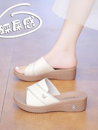 厚底拖鞋女外穿2025夏季新款百搭女士一字拖轻便软底妈妈凉拖鞋女#女鞋推荐 #优雅气质 #软底软面穿上超舒服 #轻奢女鞋 #穿出高级感