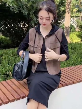 慵懒风连帽卫衣裙套装2025春秋新款盐系复古休闲马甲连衣裙两件套#慵懒风#连帽连衣裙#春秋新款#复古休闲马甲连衣裙两件套#谁穿谁好看