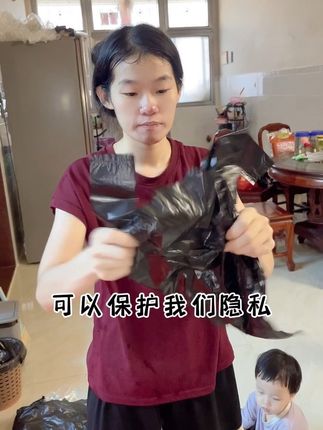 给我媳妇整破防了,我不就买了500个垃圾袋么,都是家里的消耗品,黑色也可以很好保护我们隐私,避免尴尬,家里垃圾桶基本能套,质量也没问题,天热当天垃圾当天丢,用着也不心疼#垃圾袋