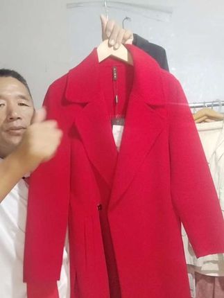 秋冬款婚宴装妈妈礼服红色双面羊绒大衣好看吗?#结婚礼服 #双面羊绒大衣 ##高级感穿搭 #婚宴装妈妈礼服 #喜婆婆喜妈妈婚宴装