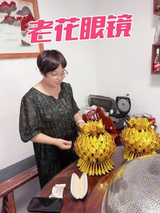 自从给老妈妈买了这个老花眼镜真的是派大用场了!软镜框不容易坏,带上上一天都不累,特别清晰有需要的叔叔阿姨们可以看看#老花眼镜