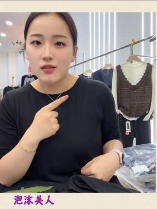 #纽扣小衫」气质纽扣设计感女杂志风时尚显瘦上衣长袖打底百搭圆领#一字脸长袖针织#秋冬穿搭 #时尚经典穿搭#针织衫#甜美穿搭