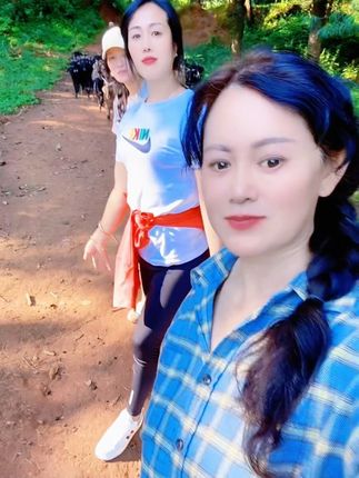 妹们相聚的每一刻,都值得珍藏。 相聚的时光,总是让人流连忘返。 久别重逢,心中满是欢喜。 每一次相聚,都是心灵的慰藉。 姐妹们友谊天长地久🌹🌹🌹🌴🌴🌴