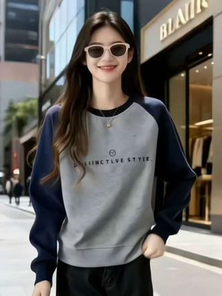 #秋冬穿搭新鲜感在线#秋冬都市硬核穿搭#洋气减龄穿搭#时尚百搭加绒卫衣