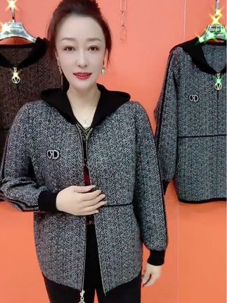 #穿出自信活出女人最美的样子 #面料柔软舒适 #这样穿太好看了 #新款外套 #早秋妈妈上衣