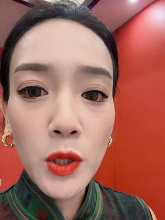 用这款粉底液涂出来的妆面干净细腻,持妆一整天,满满的自信带给你,真的价格经济又好用!