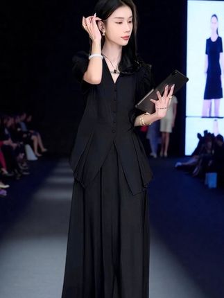 #气质V领套装#大码女装 #真的太美了#气质新款#穿出自信穿出美丽