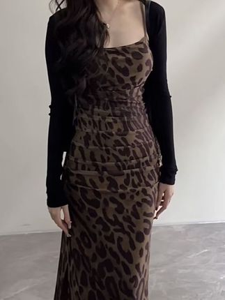 法式性感背心吊带豹纹包臀连衣裙时尚显瘦长裙#女人味穿搭 #穿搭的尽头是极简 #夏天穿搭 #吊带连衣裙 #显瘦搭配