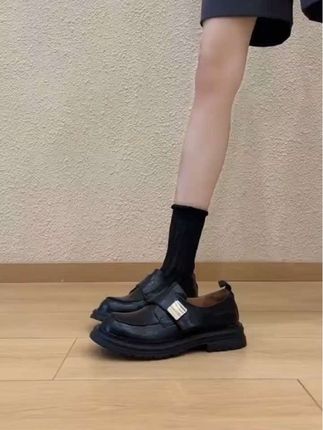 通勤精致感靠它!英伦风小皮鞋,单鞋的复古感和实穿性全在线~#乐福鞋穿搭 #小皮鞋英伦 #脚宽脚胖都可以 #通勤搭配 #宝藏鞋子 @DOU+小助手 @DOU+上热门