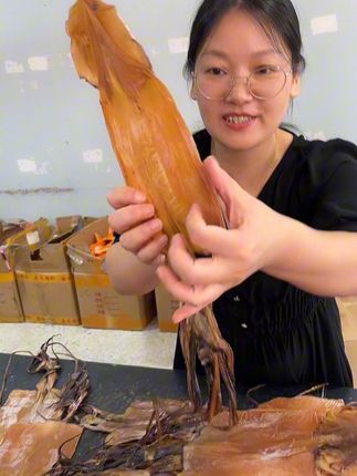 淡干鱿鱼干,烧菜炖汤非常好吃#鱿鱼 #鱿鱼干 #鱿鱼须 #海鲜 #海鲜美食