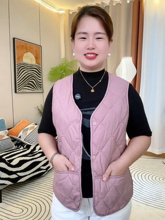 秋冬换季的时候,这种小棉马夹真的太实穿的,单穿内穿都可以,保暖又舒服,不挑年龄不挑身材,谁穿谁好看#棉马甲#保暖又舒服#超便宜超划算 #时尚妈妈装