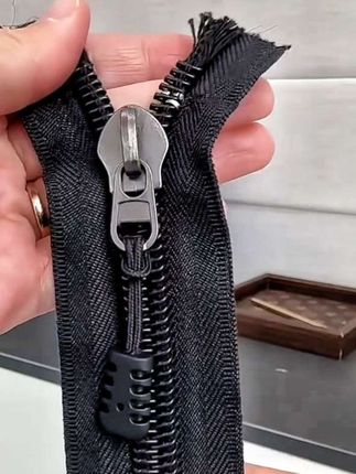 换新拉链,告别烦恼!电动三轮车雨帘升级款树脂拉链,更换超方便,雨天出行更安心🌧️🚗 #电动三轮车拉链 #源头厂家直销