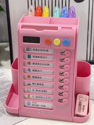 妈妈们快给孩子们安排上这个猫太子旋转笔筒吧,超级方便,而且容量很大,还带自律打卡器,培养孩子自律能力,真的很不错#学生用品 #种草好物 #旋转笔筒 #旋转笔筒自律打卡器 #学生