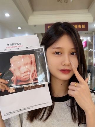 你们觉得像谁🤣🤣转凉了 开始用唇膏的季节咯 #二胎