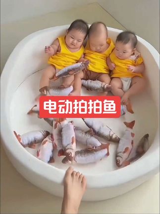 这个仿真鱼玩具太赞了,活蹦乱跳的,宝宝很喜欢,会跳动会唱歌,还能哄睡宝宝,解放老母亲双手#母婴好物 #哄娃神器#玩具鱼 #电动鱼