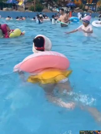 游泳圈 夏日玩水必备泳圈 加厚款 儿童游泳圈 成人加厚款救生圈 防侧翻男童女童宝宝充气腋下圈气囊#游泳圈 #上热门 #儿童泳圈 #成人泳圈 #夏日必备