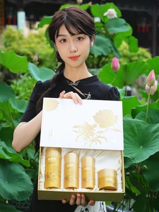 谢馥春馥春肽套盒,四重守护,精心雕琢一寸寸水润光彩。#谢馥春 #护肤套盒 #保湿好物 #护肤分享 #国货