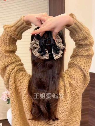 小众豹纹蝴蝶结编发谁不爱呀#百亿流量扶持创作者 #发型教程 #简单好看发型 #抓夹用法 #头饰发饰