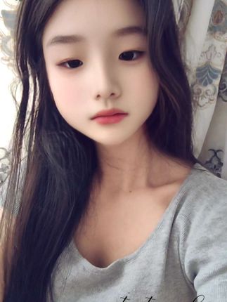 又是渡劫的一天,就是不知道会不会飞升。昨晚吐得稀里哗啦,今天居然躺了一天,莫名其妙的我就食物中毒了,疼是真的疼,人也飘飘欲仙,浑身没力,腿酸疼酸疼的,感觉都不由我操控了