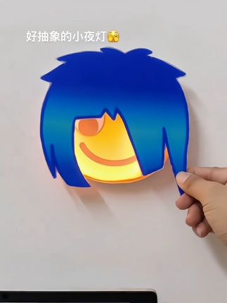#杀马特cos又火起来了 好朋友送我个小夜灯,我起夜得先给它找刘海!? #杀马特小夜灯 #当表情包夜灯戴上假发 #90后 #杀马特表情包