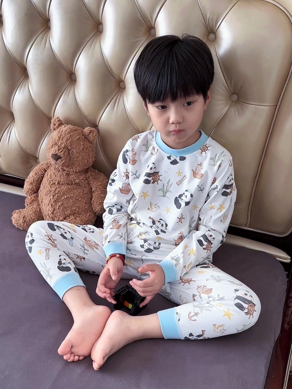 我一直在养小时候的自己 他从未开口 我却贪婪的想把全世界都给他#我的男孩👦🏻 #宝妈情感共鸣 #儿童秋衣秋裤 #儿童家居服 #高品质童装