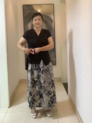 这件上衣搭半身裙也好看,我把上衣和裙子都加橱窗里了,喜欢的姐妹可以拍二件搭配穿,#随意搭配 #爱了爱了 #实物拍摄分享